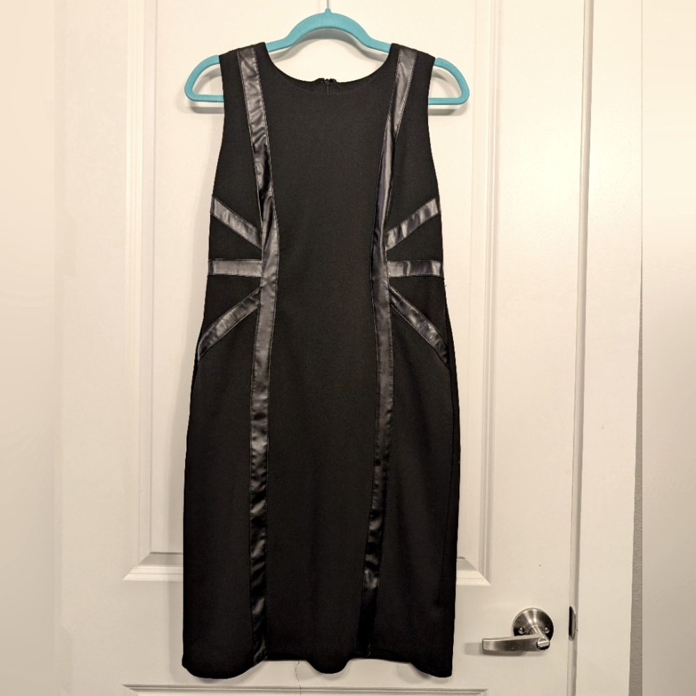 Sami & Jo Black and Sleeveless Sheath Mini Dress